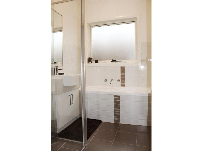 3/42 Streldon Ave, Strathmore VIC 3041