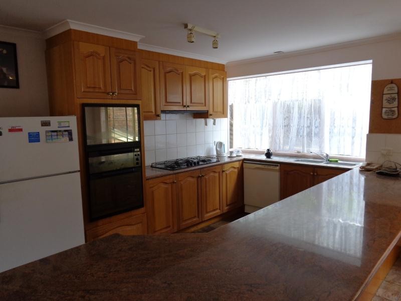 92 Deveraux St, Oak Park VIC 3046