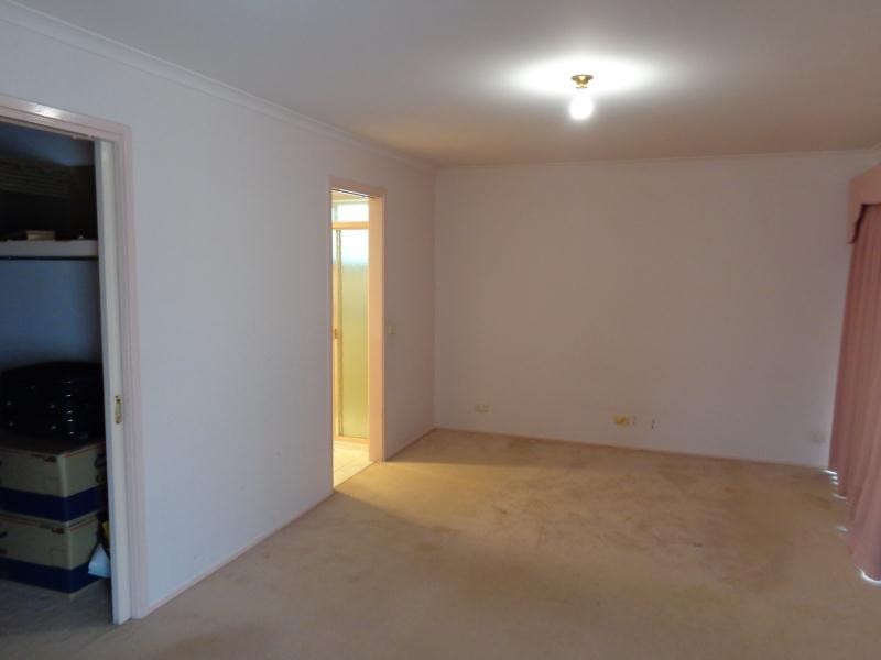 92 Deveraux St, Oak Park VIC 3046