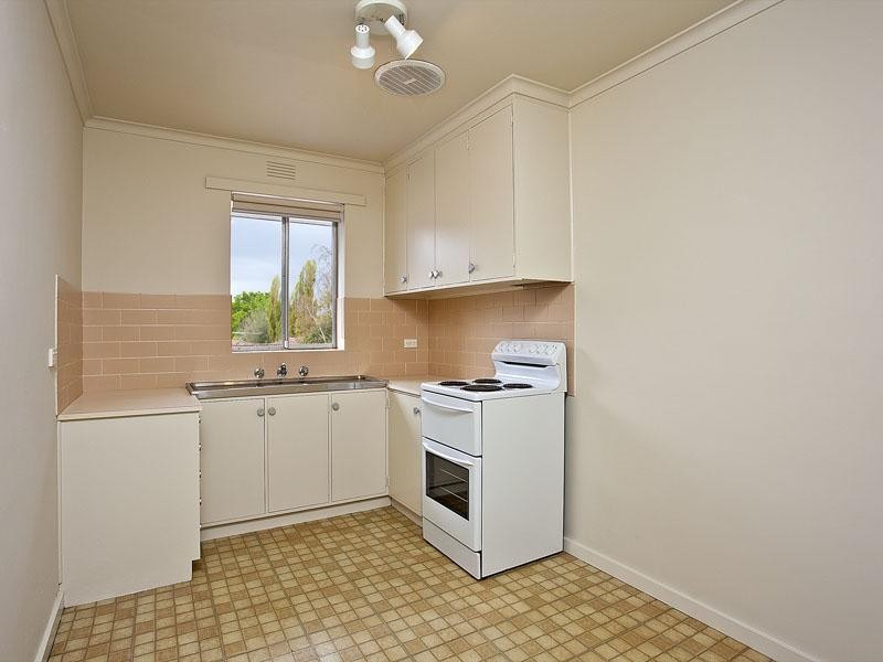 11/15 Royal Avenue, Essendon North VIC 3041