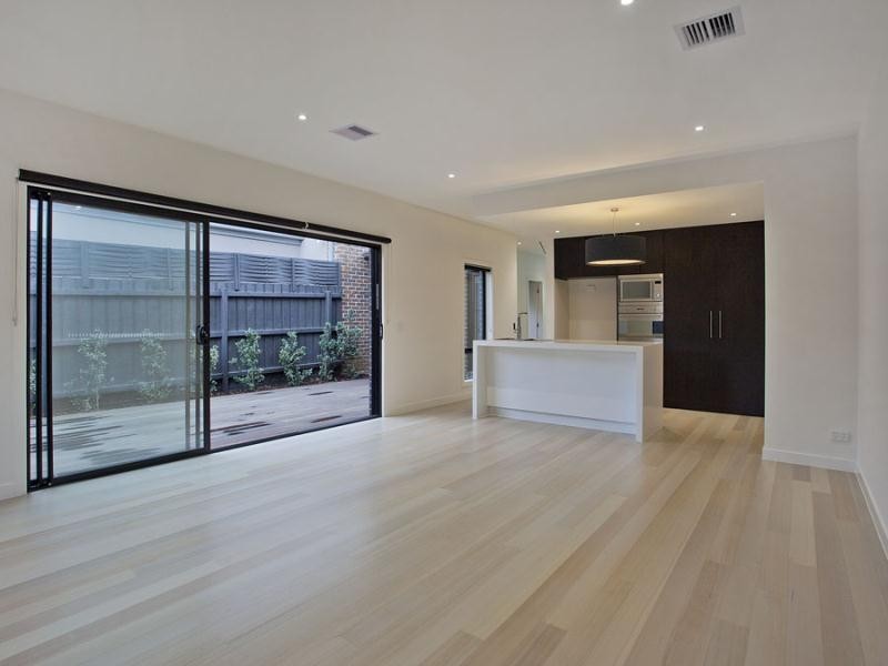 14 Loch Crescent, Strathmore VIC 3041