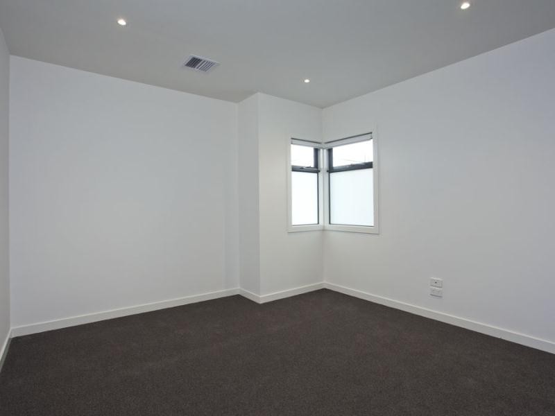 14 Loch Crescent, Strathmore VIC 3041