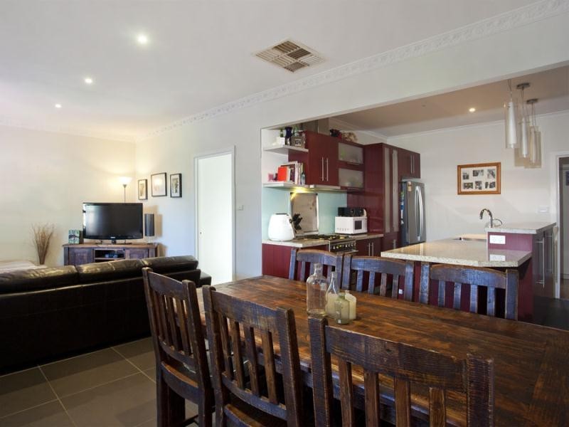 7 John Street, Oak Park VIC 3046