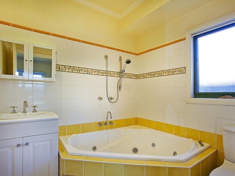 7 John Street, Oak Park VIC 3046