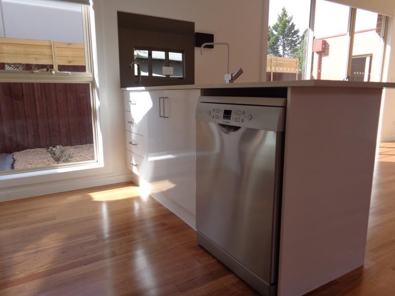 2/7 Lloyd Street, Strathmore VIC 3041