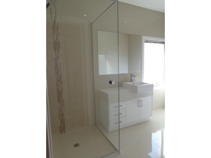 2/7 Lloyd Street, Strathmore VIC 3041