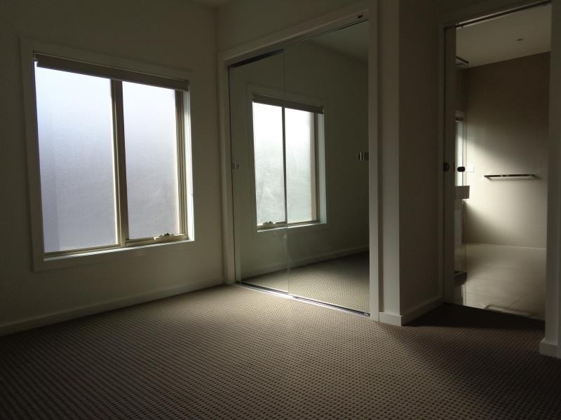 2/7 Lloyd Street, Strathmore VIC 3041