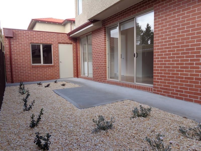 2/7 Lloyd Street, Strathmore VIC 3041