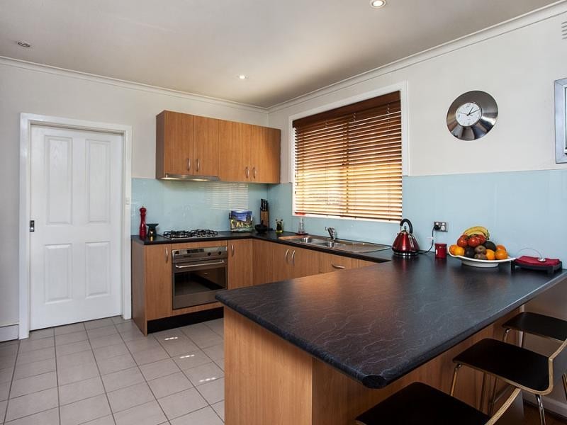 32 Hillsyde Parade, Strathmore VIC 3041