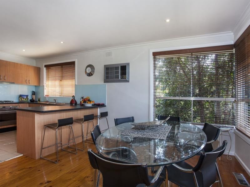 32 Hillsyde Parade, Strathmore VIC 3041