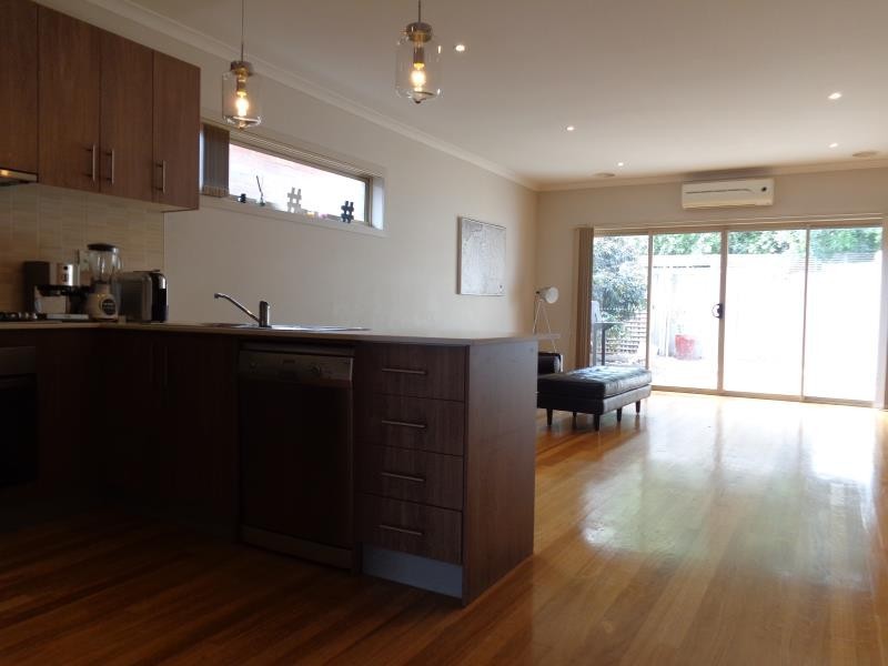 2/50 Winifred Street, Oak Park VIC 3046