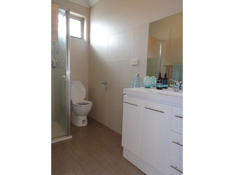 2/50 Winifred Street, Oak Park VIC 3046