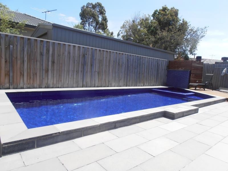 5 Douglas Court, Strathmore Heights VIC 3041