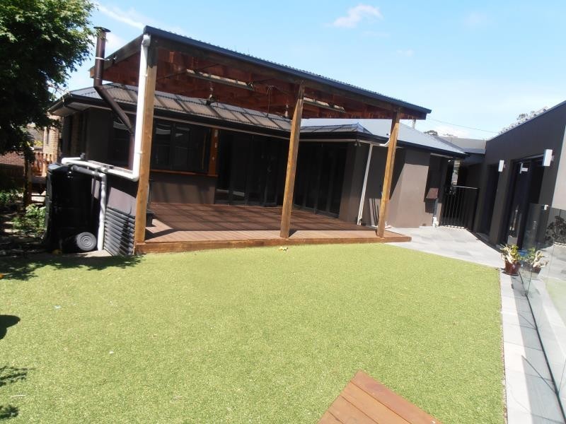 5 Douglas Court, Strathmore Heights VIC 3041