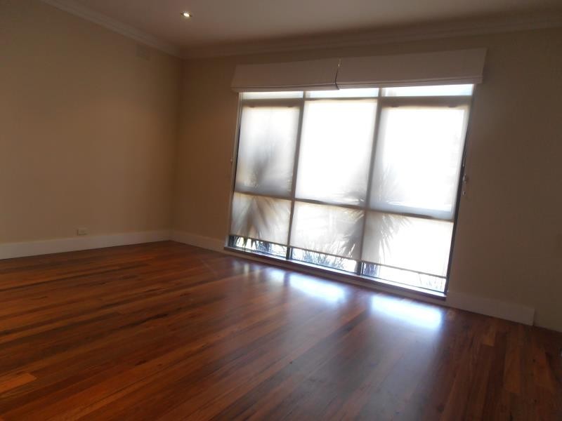 5 Douglas Court, Strathmore Heights VIC 3041