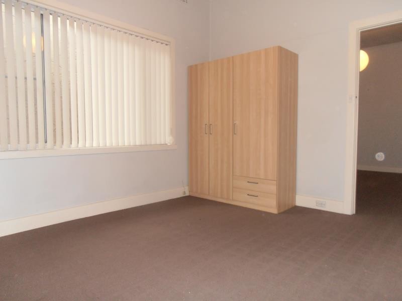 Rear/331 Napier Street, Strathmore VIC 3041