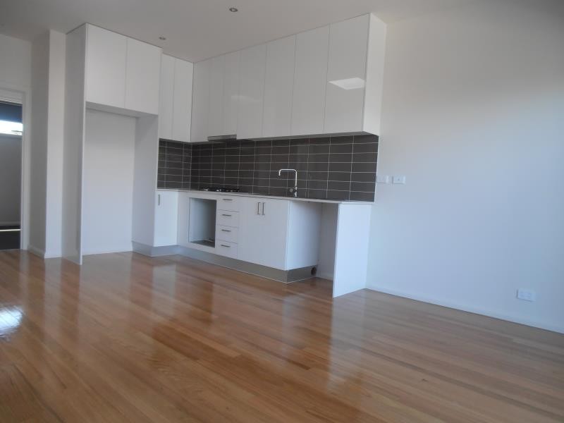 6/57 Parer Road, Airport West VIC 3042