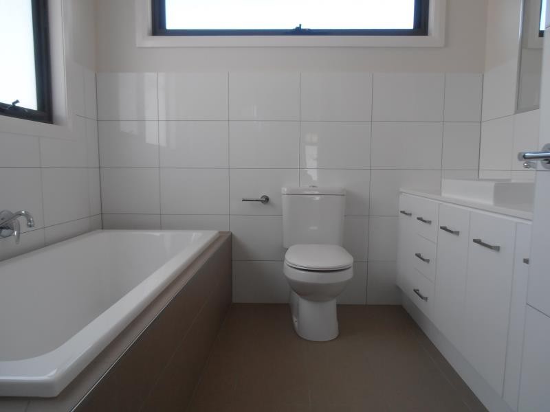 2/5 Elpis Court, Oak Park VIC 3046