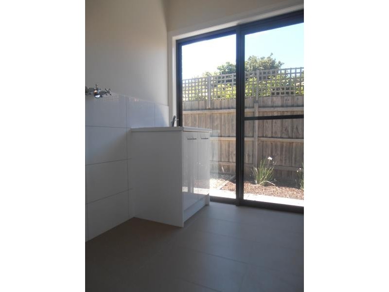 2/5 Elpis Court, Oak Park VIC 3046