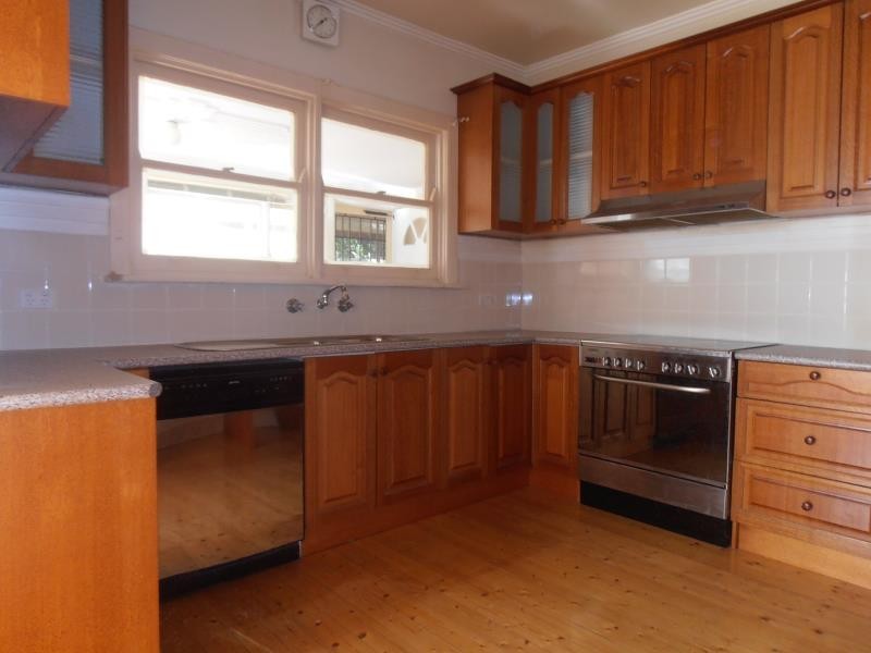 15 Loeman Street, Strathmore VIC 3041