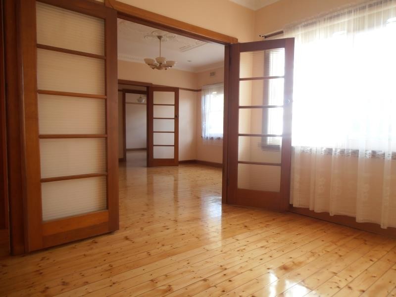 15 Loeman Street, Strathmore VIC 3041