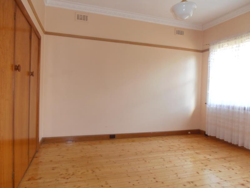 15 Loeman Street, Strathmore VIC 3041