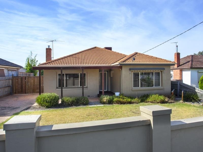 102 Loongana Avenue, Glenroy VIC 3046
