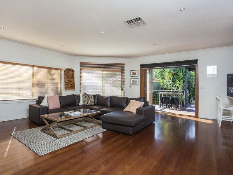 102 Loongana Avenue, Glenroy VIC 3046