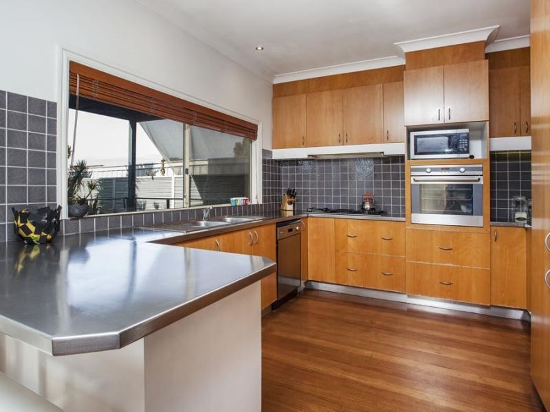 102 Loongana Avenue, Glenroy VIC 3046