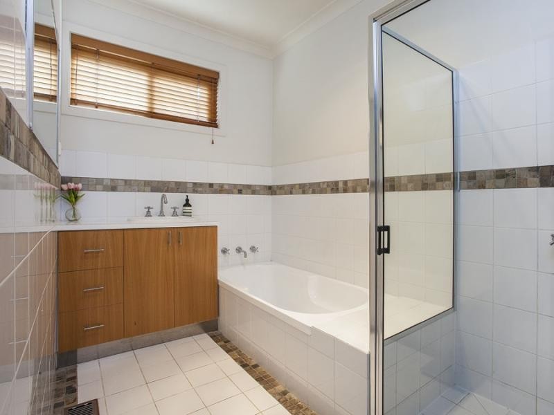 102 Loongana Avenue, Glenroy VIC 3046