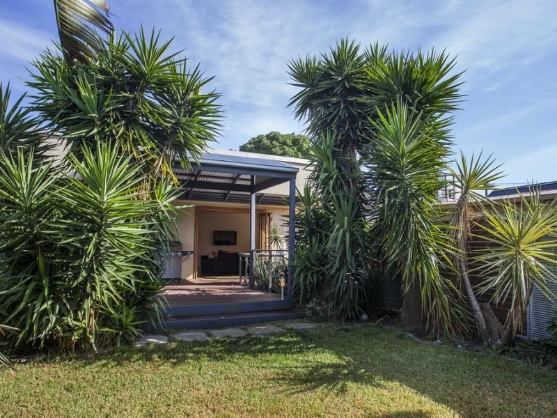 102 Loongana Avenue, Glenroy VIC 3046