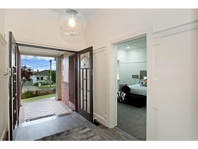 6 Rosebank Avenue, Strathmore VIC 3041