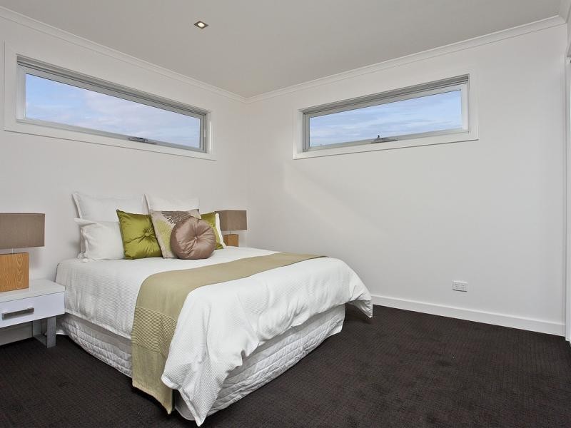 2/8 Birch Avenue, Tullamarine VIC 3043