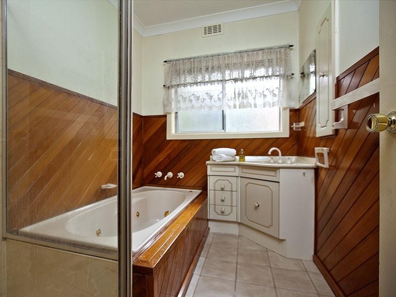 407 Pascoe Vale Road, Strathmore VIC 3041