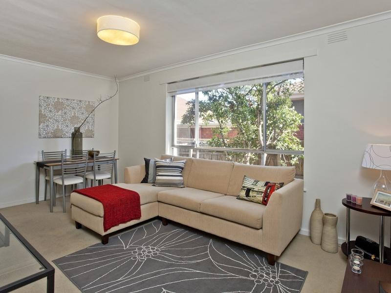 2/15 Royal Avenue, Essendon North VIC 3041
