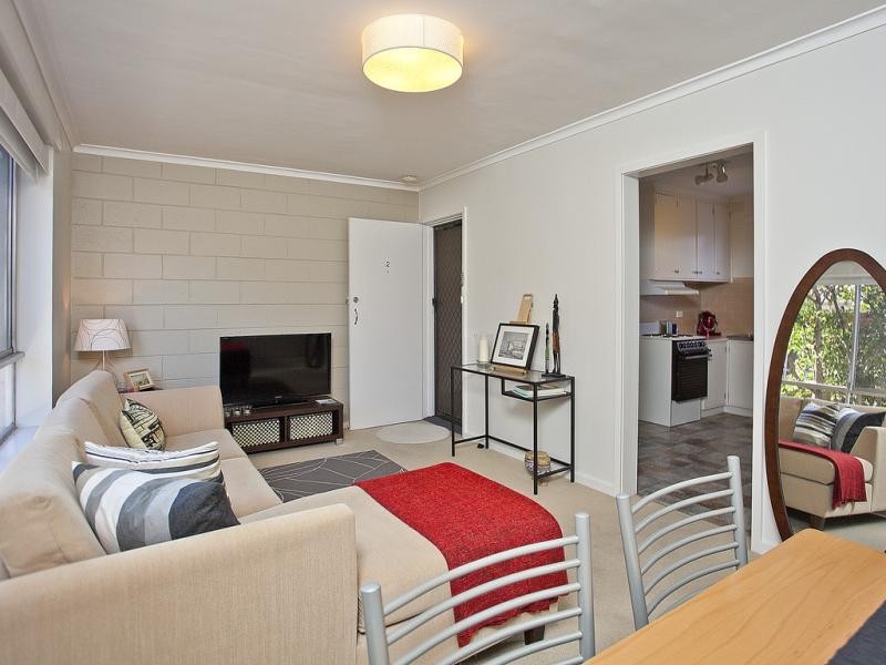 2/15 Royal Avenue, Essendon North VIC 3041