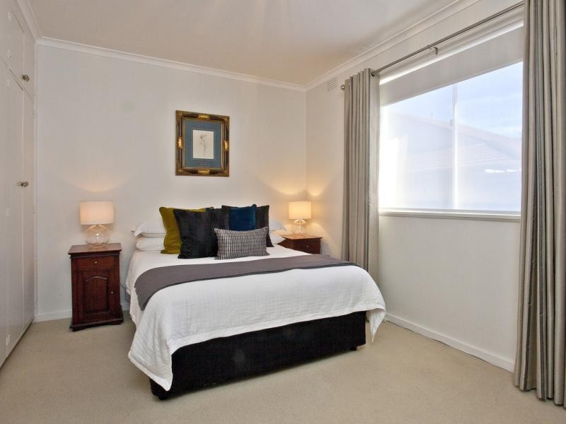 2/15 Royal Avenue, Essendon North VIC 3041