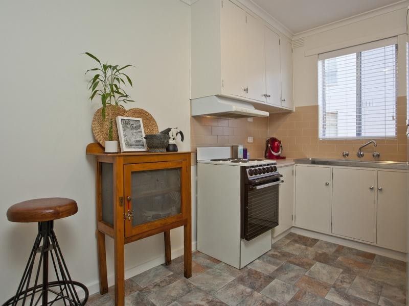 2/15 Royal Avenue, Essendon North VIC 3041