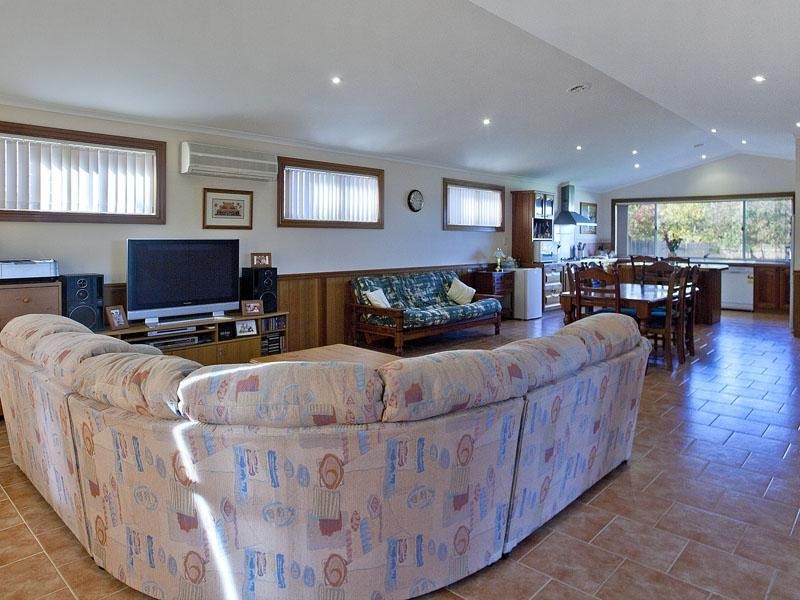 51 York Street, Strathmore VIC 3041