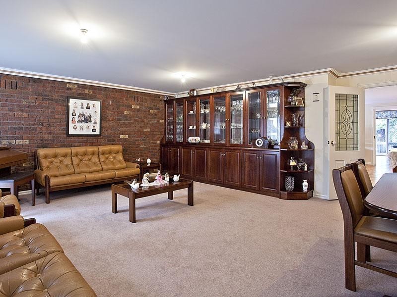 30 Roslyn Street, Strathmore VIC 3041