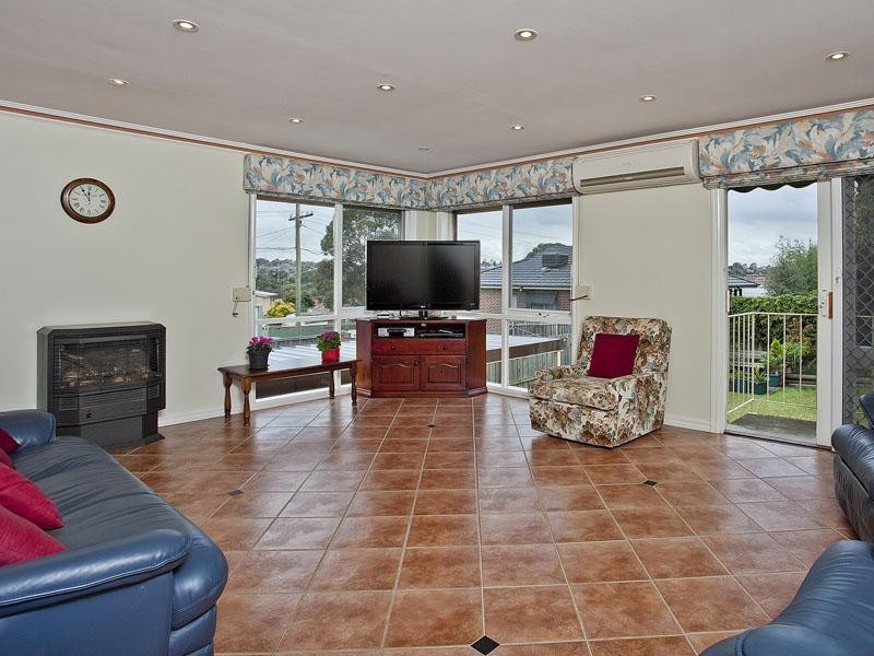 30 Roslyn Street, Strathmore VIC 3041