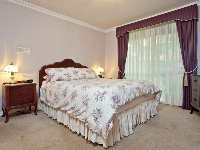 30 Roslyn Street, Strathmore VIC 3041