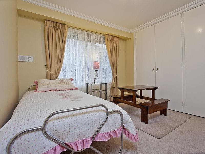 30 Roslyn Street, Strathmore VIC 3041