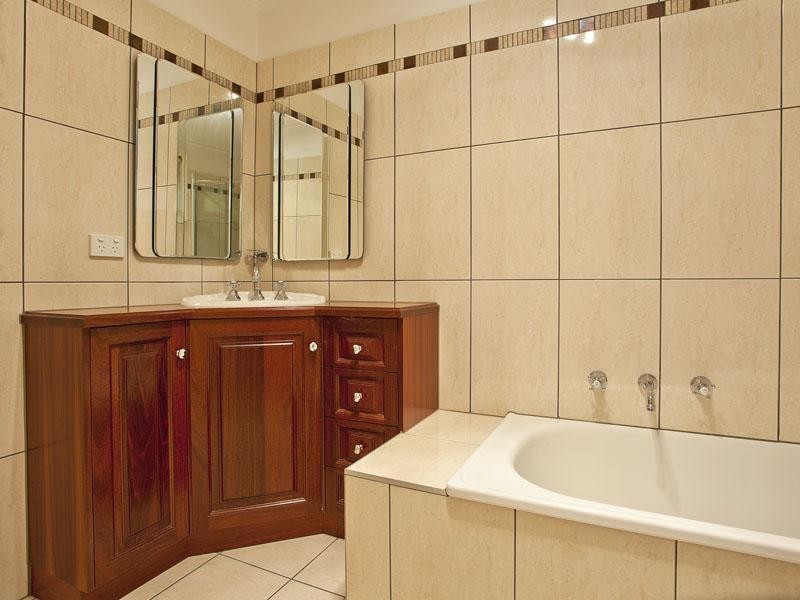 30 Roslyn Street, Strathmore VIC 3041