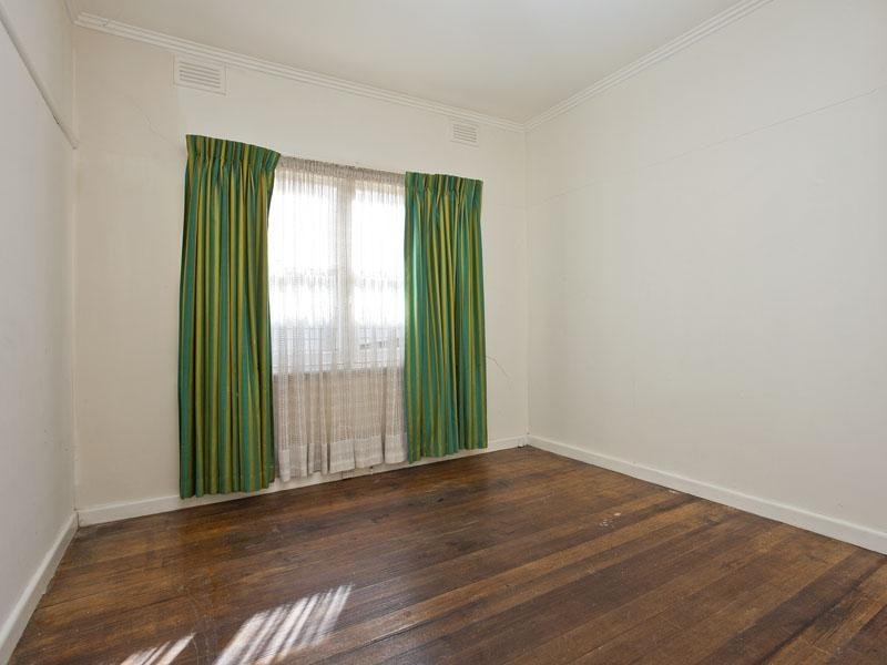 6 Short Avenue, Oak Park VIC 3046