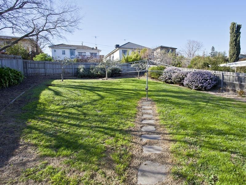 6 Short Avenue, Oak Park VIC 3046