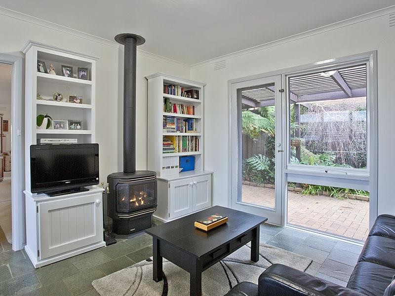 18 Caravelle Crescent, Strathmore Heights VIC 3041