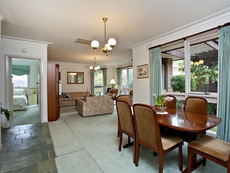 18 Caravelle Crescent, Strathmore Heights VIC 3041