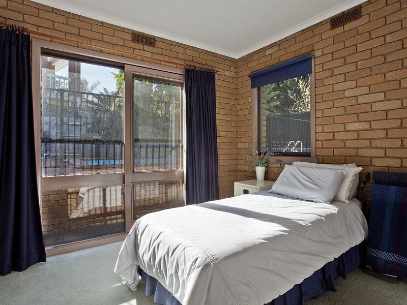 18 Caravelle Crescent, Strathmore Heights VIC 3041