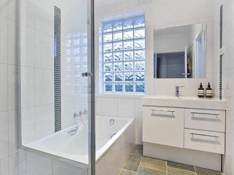 18 Caravelle Crescent, Strathmore Heights VIC 3041